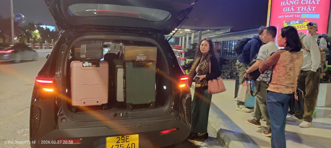 Taxi nội bài đúng giờ 3 Taxi Nội Bài 247 đón khách tại sân bay