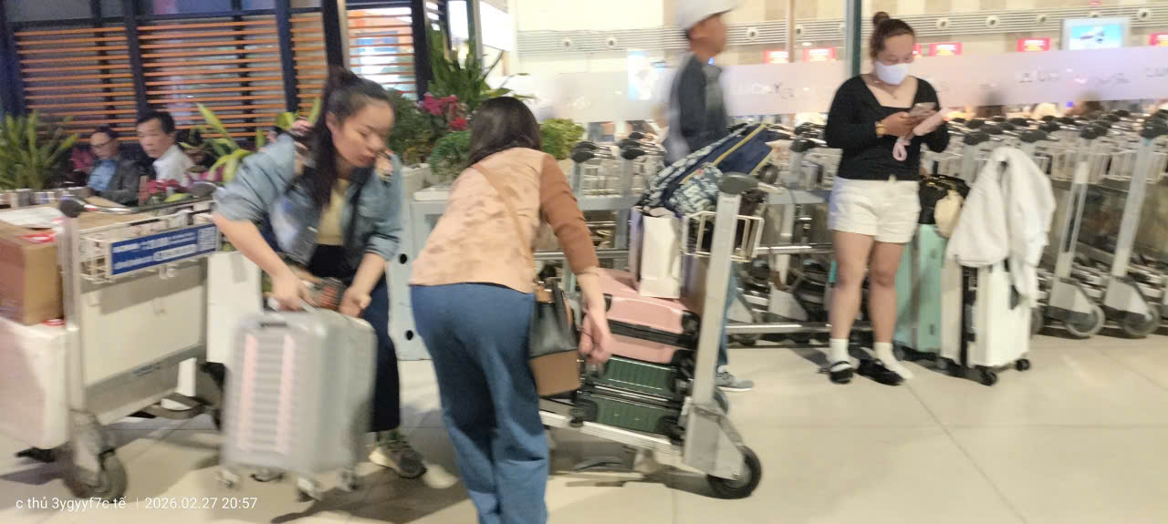 Giá taxi Hà Nội đi Nội Bài 2 Taxi Nội Bài đón khách tại sân bay Nội Bài