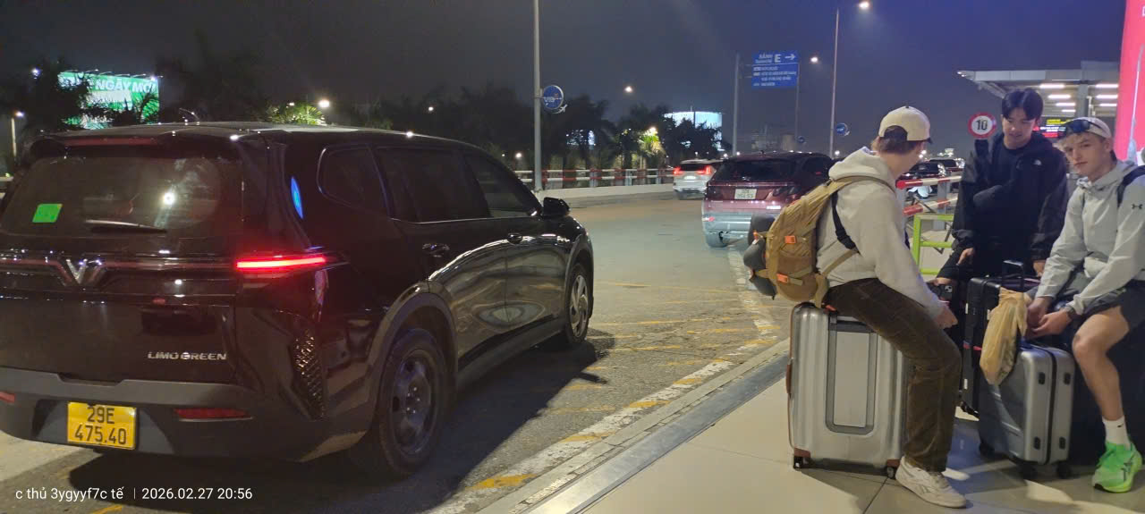 Xe taxi Hoàn Kiếm đi Nội Bài đón khách tận nơi